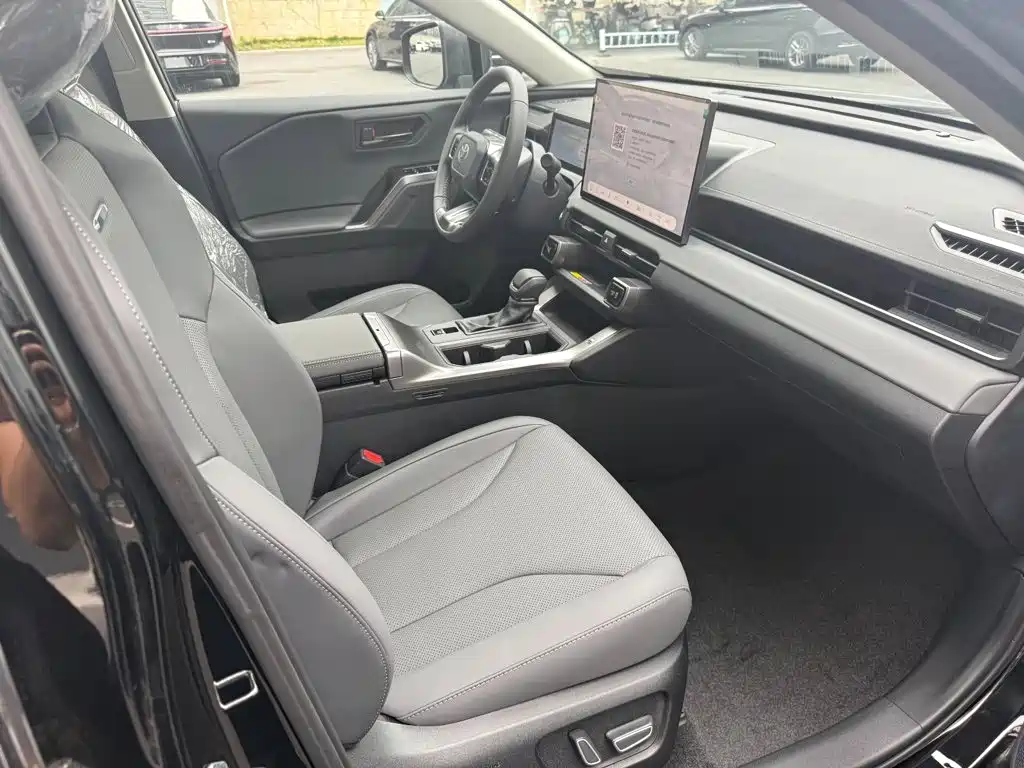 Toyota RAV4 — миниатюра 12