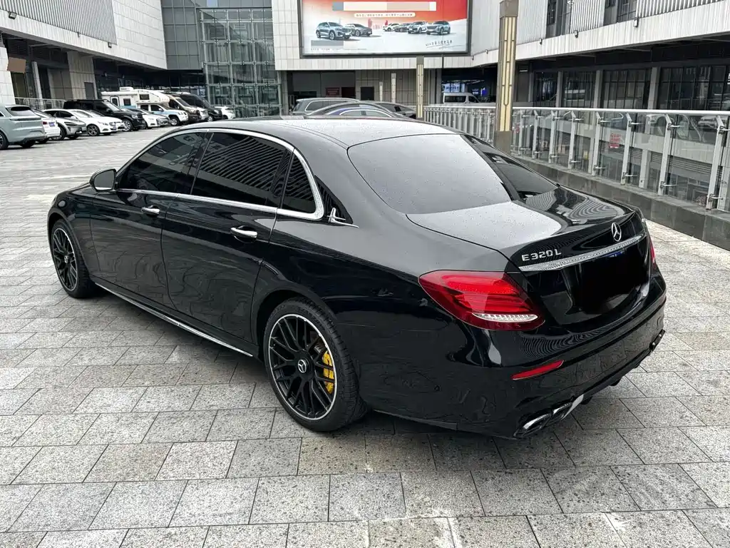 Mercedes-Benz E-Class — миниатюра 9