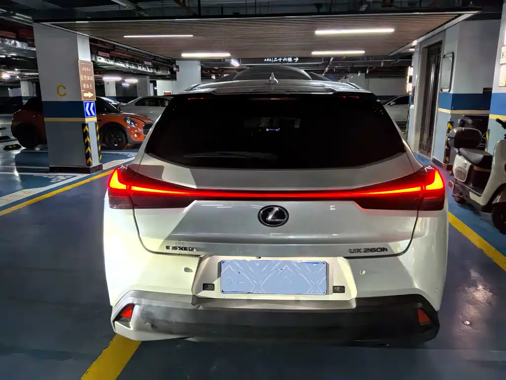 Lexus UX — миниатюра 5