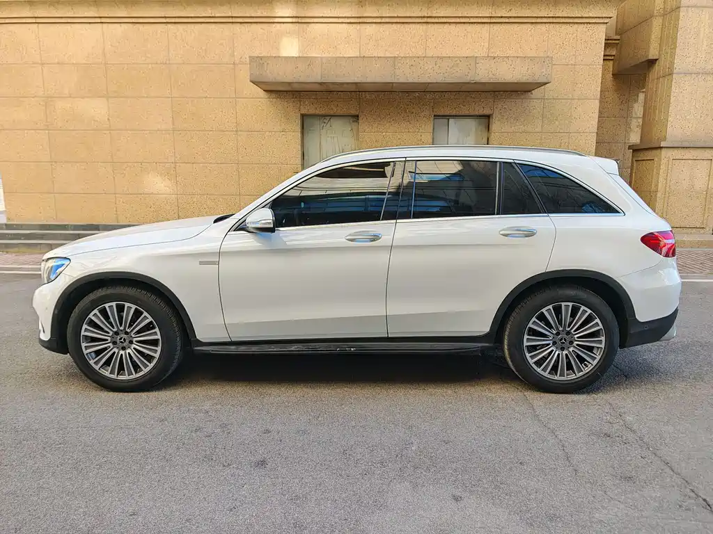 MERCEDES-BENZ GLC