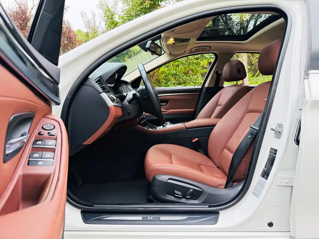 BMW 5 Series — миниатюра 5