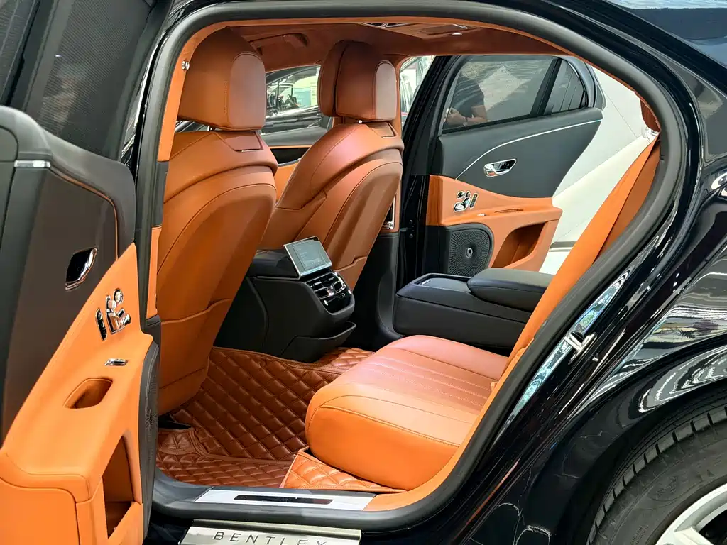 Bentley Flying Spur — миниатюра 12