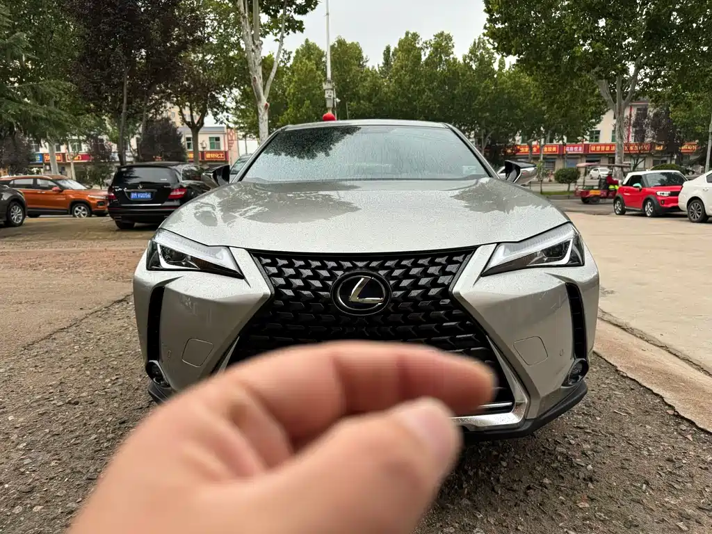 LEXUS UX