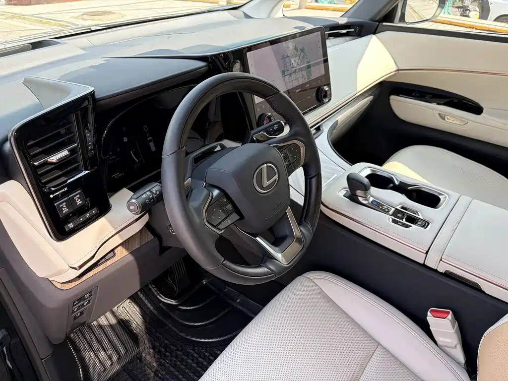 Lexus LM — миниатюра 14