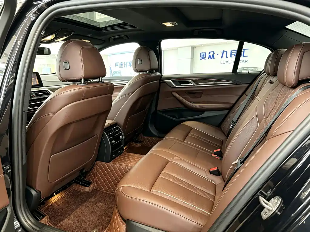 BMW 5 Series — миниатюра 7