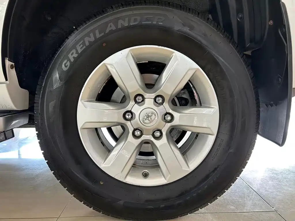 Toyota Prado — миниатюра 16