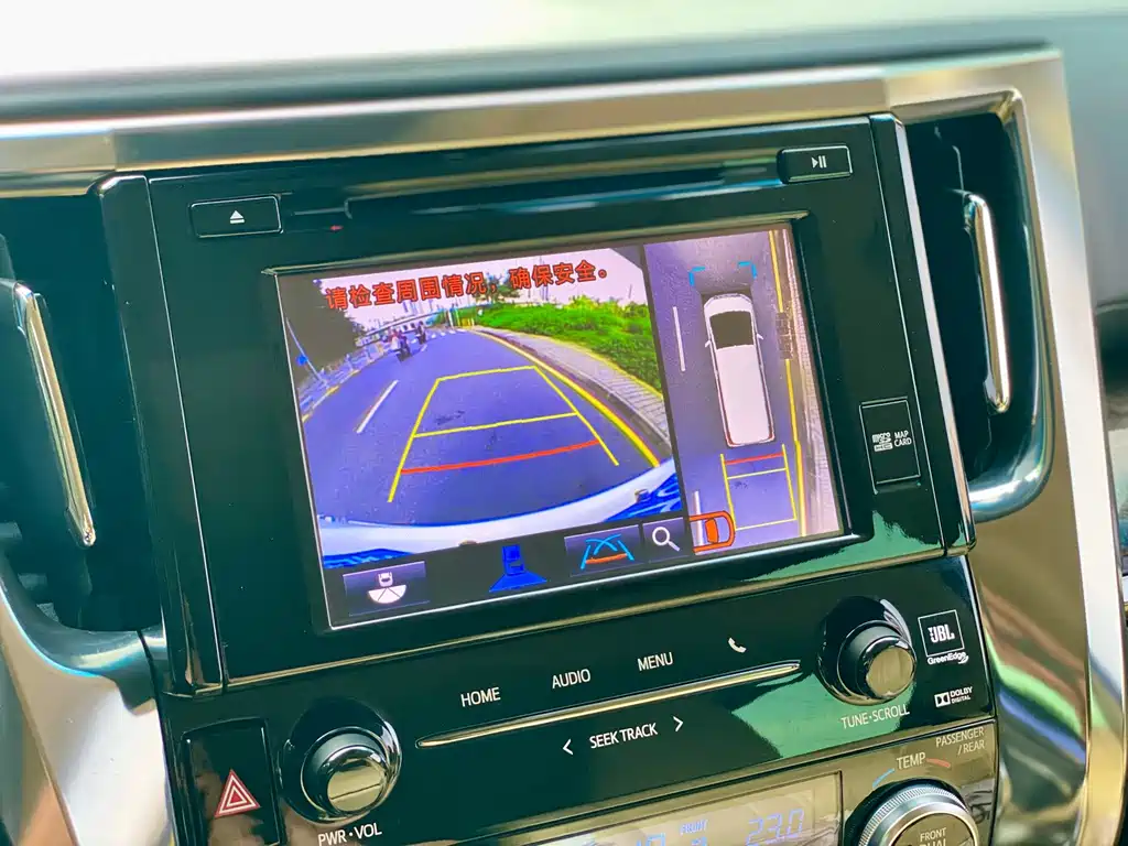 Toyota Alphard — миниатюра 17