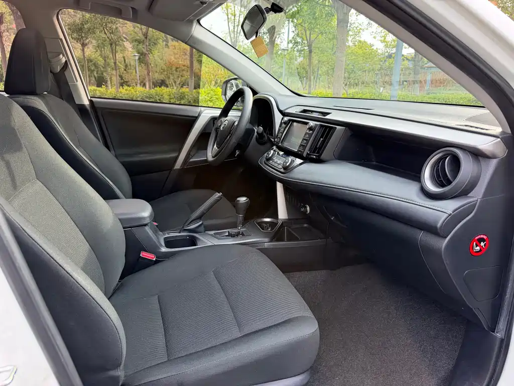 Toyota RAV4 — миниатюра 11