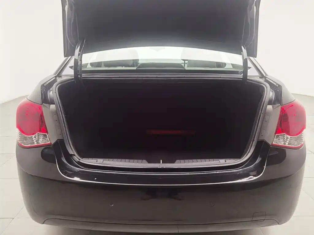 Chevrolet Cruze — миниатюра 16