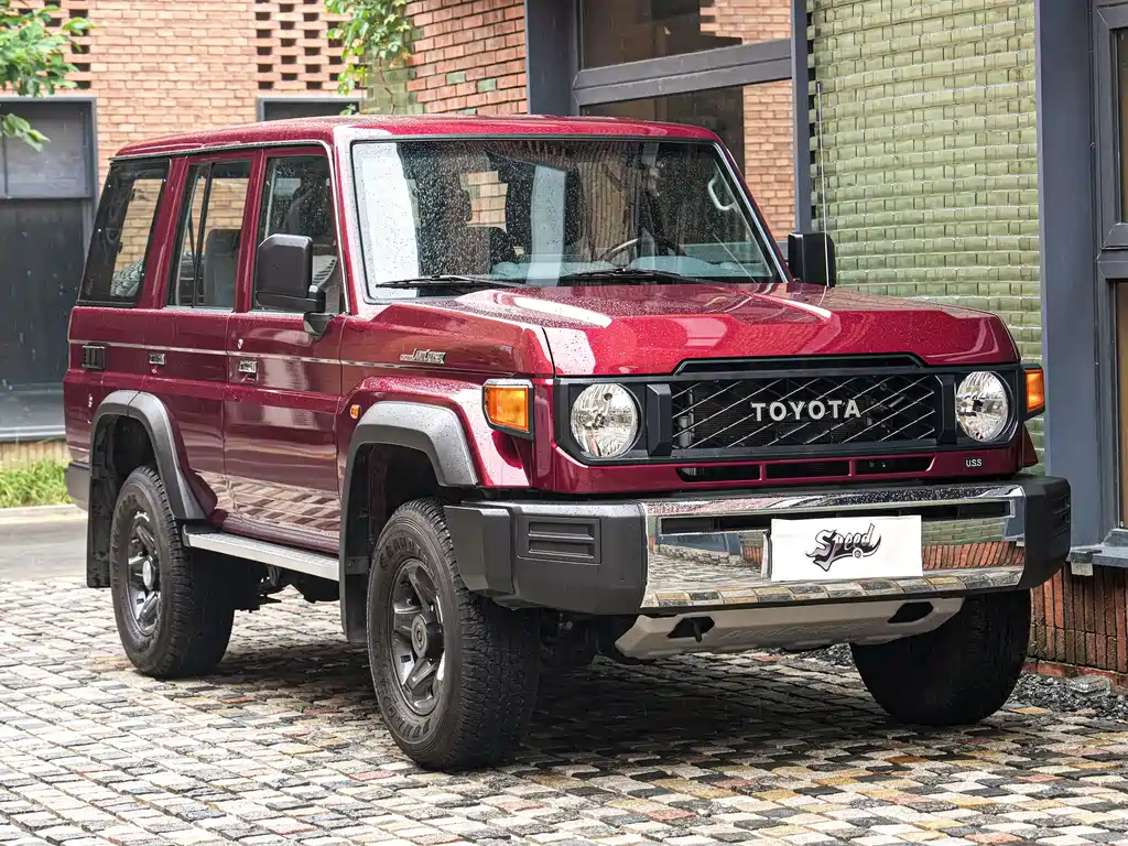 Toyota Land Cruiser LC76 2025 4.0L AT