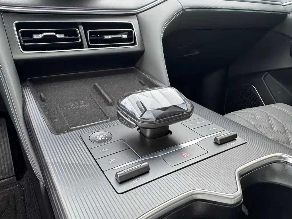 BYD L DM-i — миниатюра 7