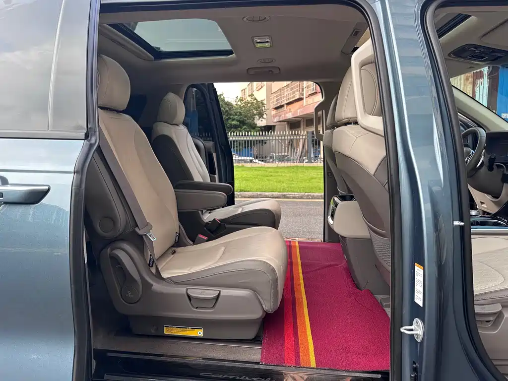 Kia Carnival — миниатюра 18