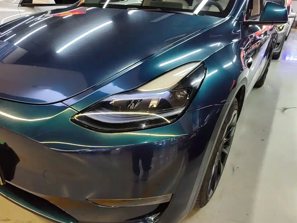 Tesla Model Y — миниатюра 24