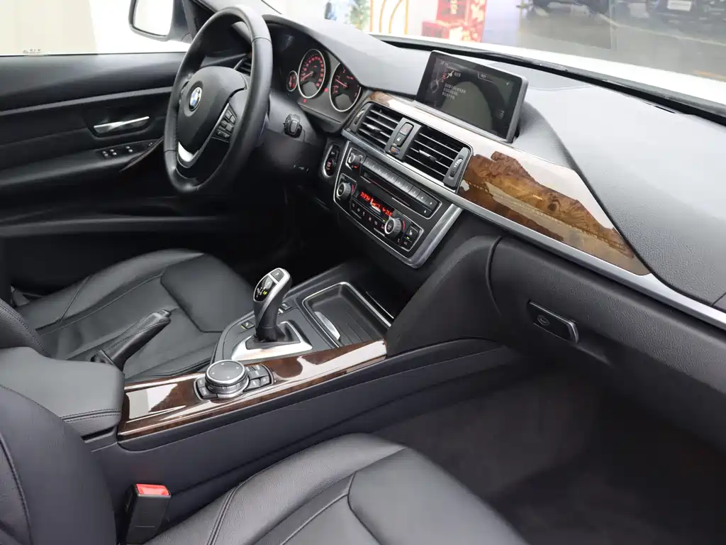 BMW 3 Series — миниатюра 9