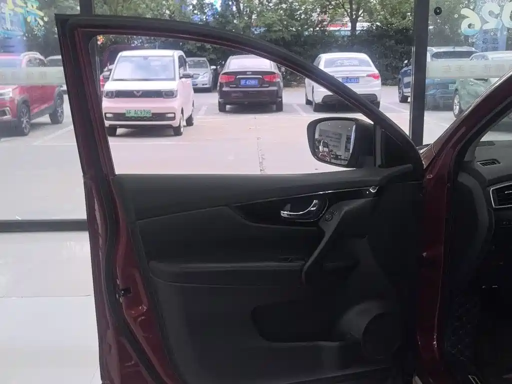 Nissan Qashqai — миниатюра 8