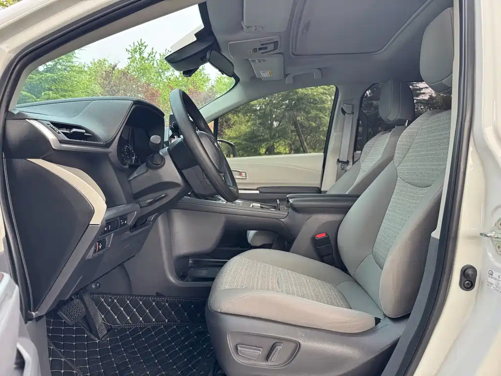 Toyota Sienna — миниатюра 8
