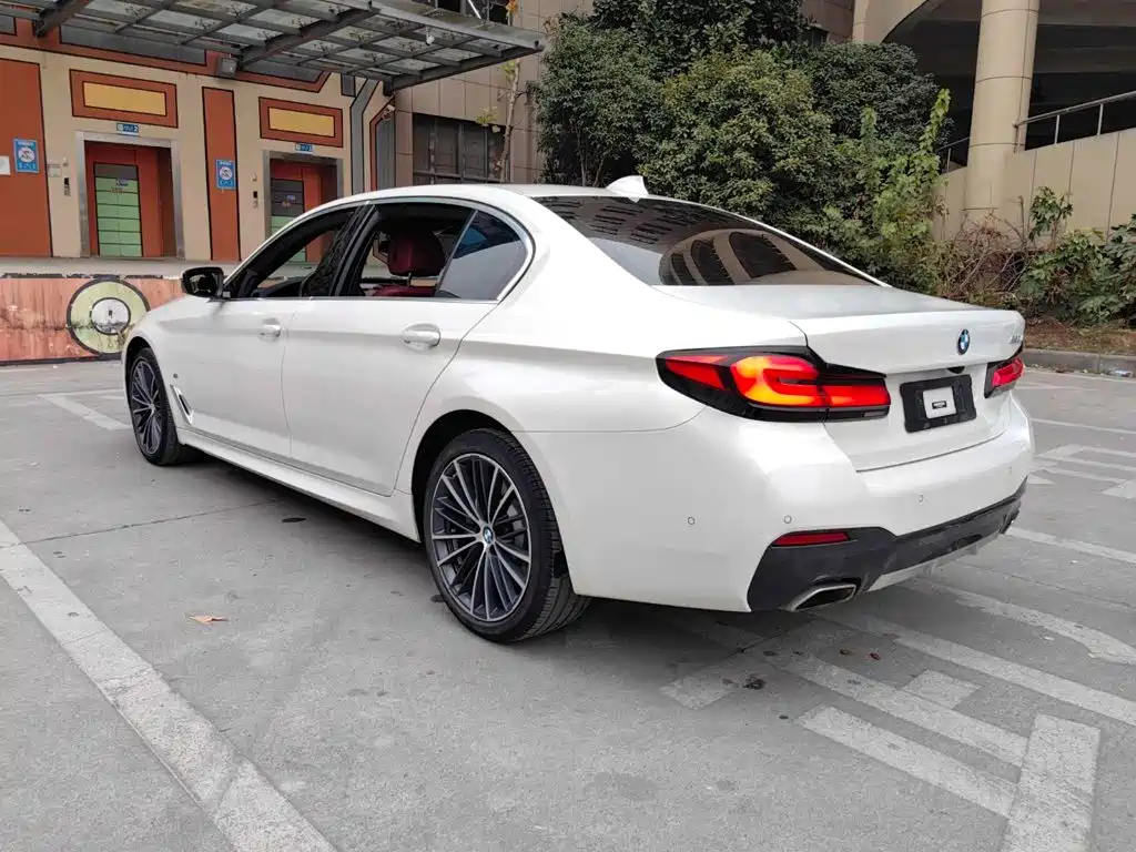BMW 5 Series — миниатюра 21