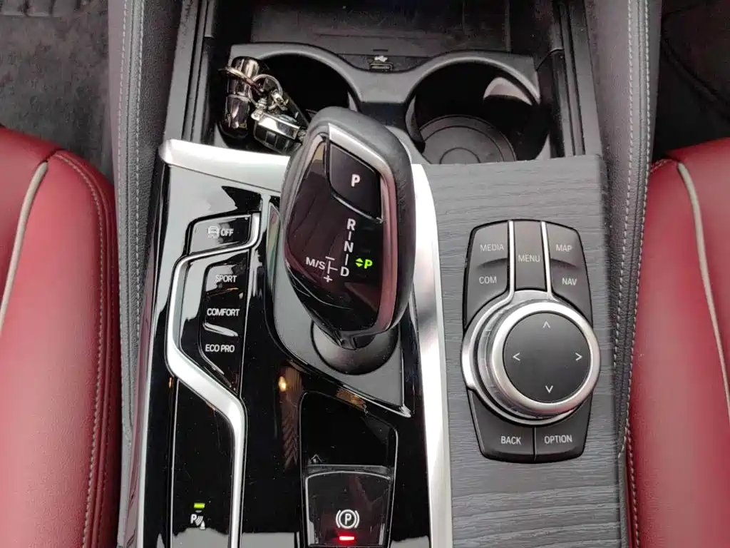 BMW 5 Series — миниатюра 12