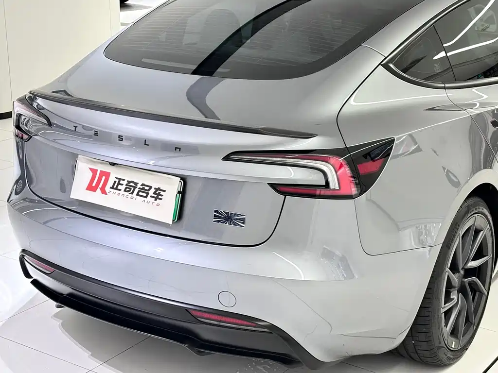 Tesla Model 3 — миниатюра 8