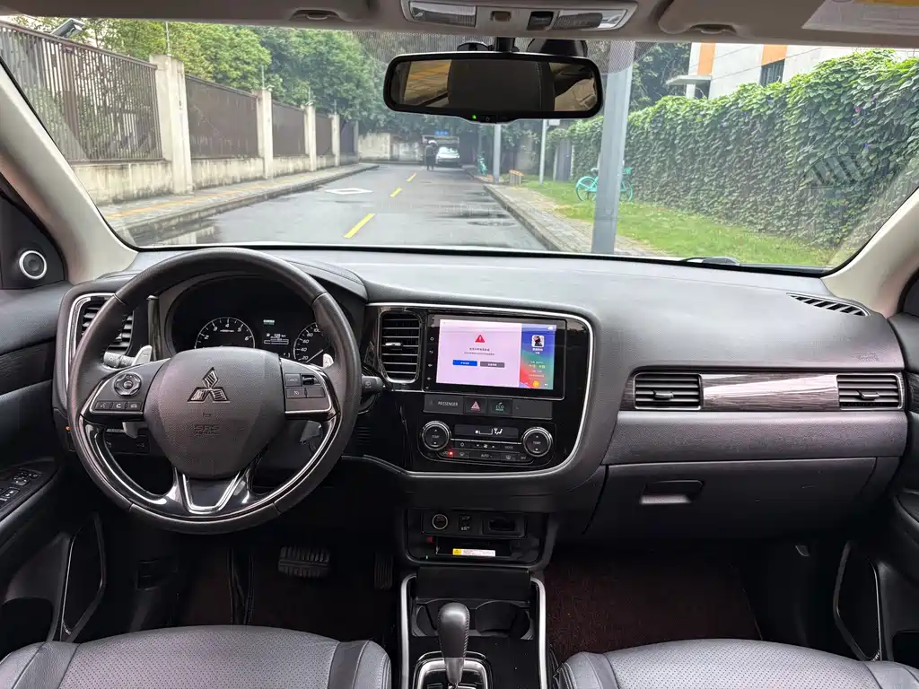 Mitsubishi Outlander — миниатюра 8