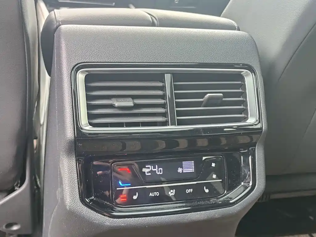 Volkswagen Teramont — миниатюра 10
