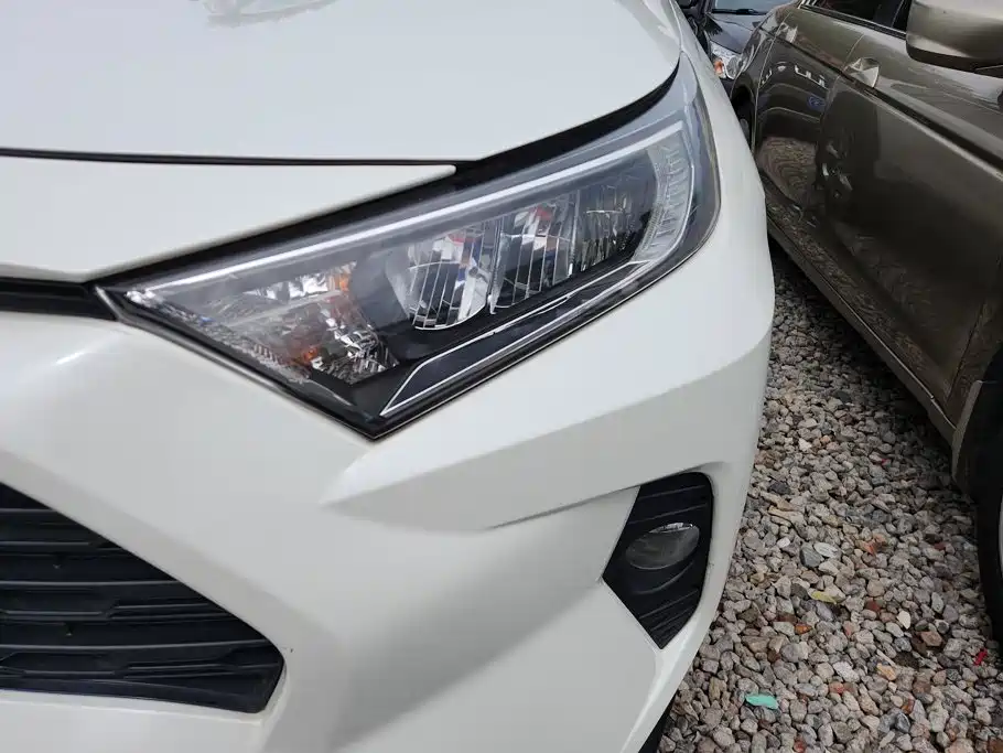 Toyota RAV4 — миниатюра 5