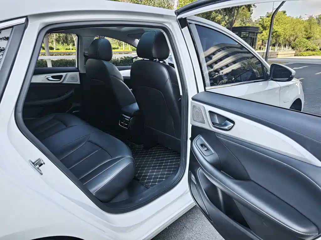 Roewe i6 MAX New Energy — миниатюра 16