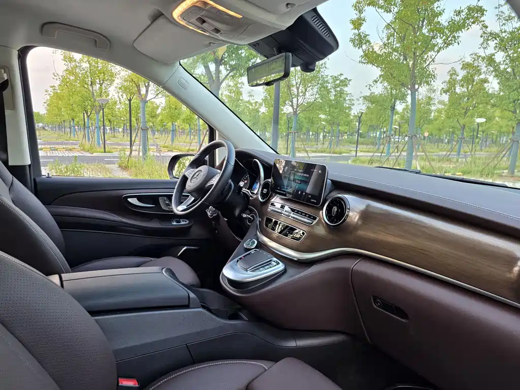 Mercedes-Benz V-Class — миниатюра 13