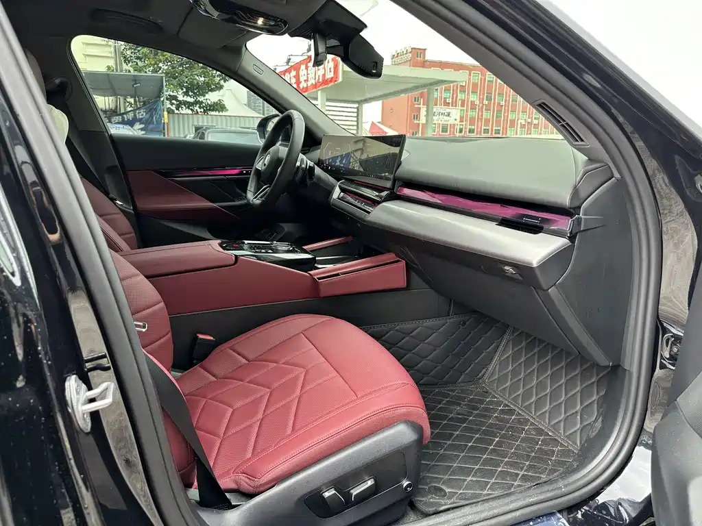 BMW 5 Series — миниатюра 7