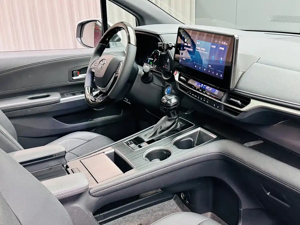 Toyota Sienna — миниатюра 27
