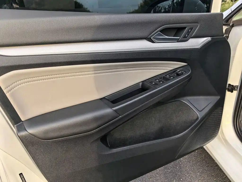 Volkswagen Golf — миниатюра 24