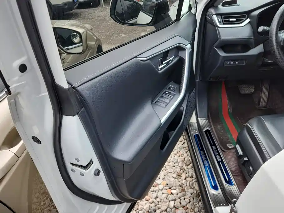 Toyota RAV4 — миниатюра 7