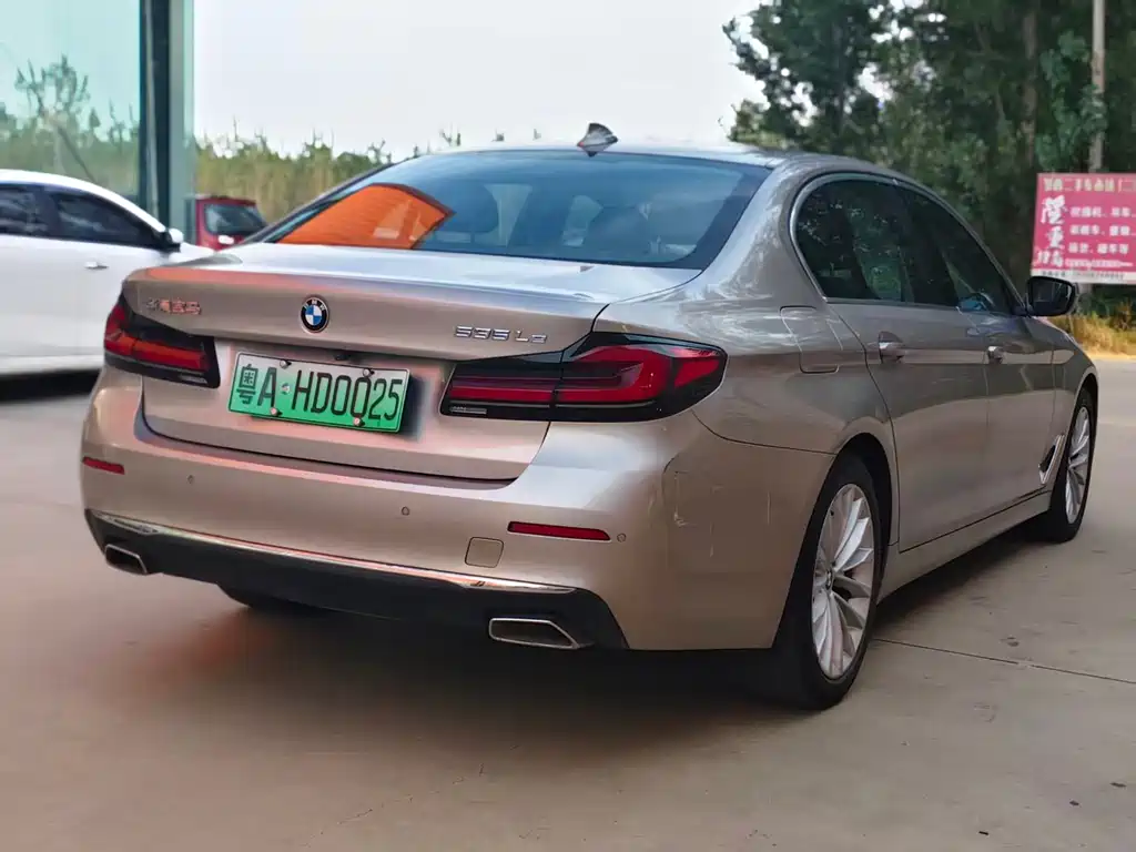 BMW 5 Series New Energy — миниатюра 8