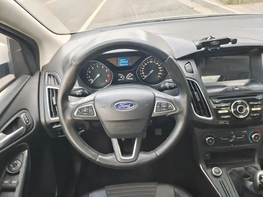 Ford Focus — миниатюра 8