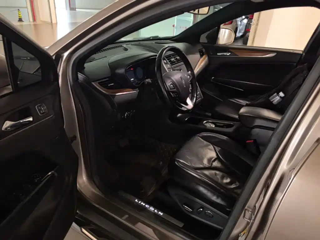 Lincoln MKC — миниатюра 16