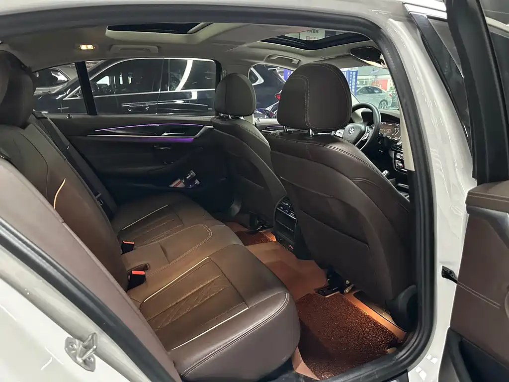 BMW 5 Series New Energy — миниатюра 14