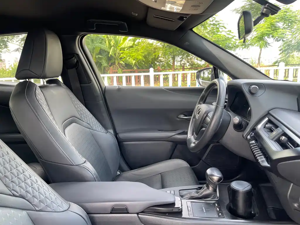 Lexus UX — миниатюра 8