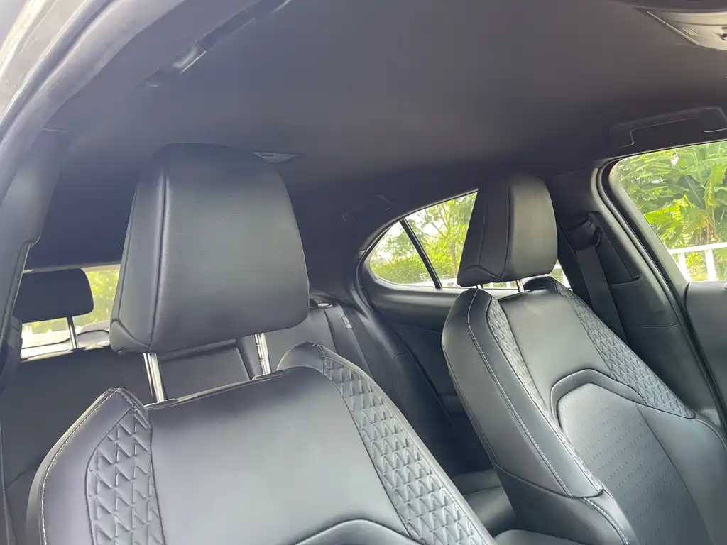 Lexus UX — миниатюра 9