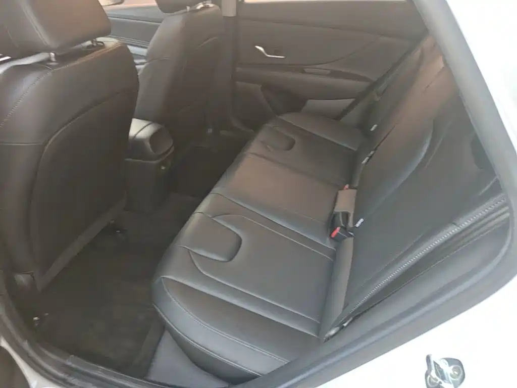 Hyundai Elantra — миниатюра 17
