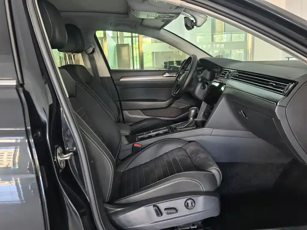 Volkswagen Magotan 2021 330TSI DSG 30