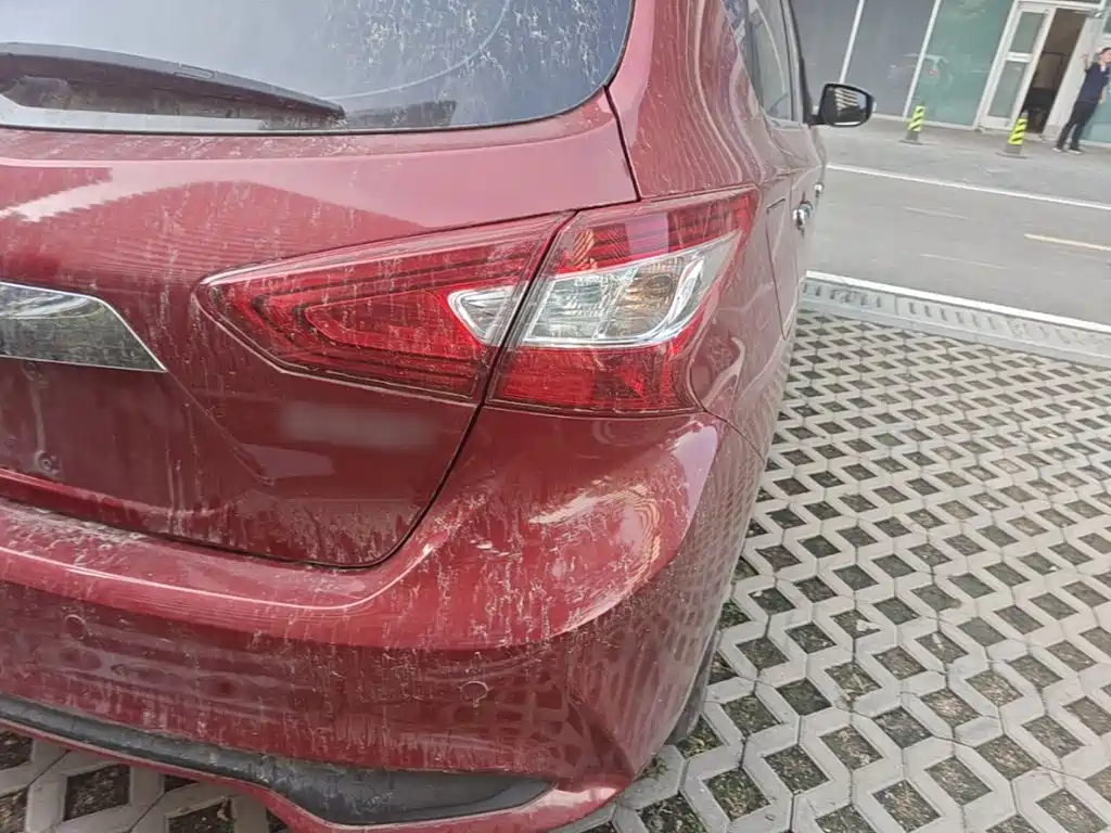 Nissan Tiida — миниатюра 8