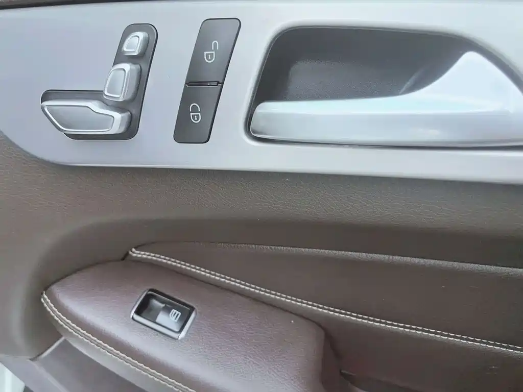 Mercedes-Benz GLE (Import) — миниатюра 19