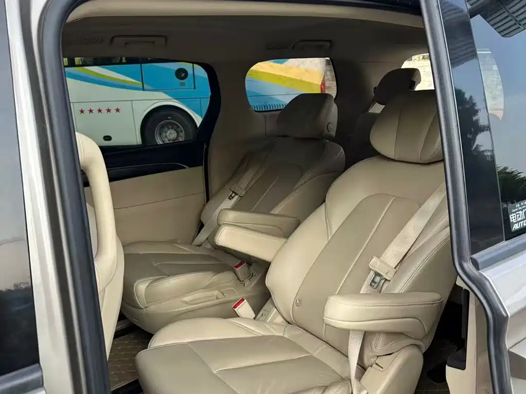 Buick GL8 — миниатюра 3