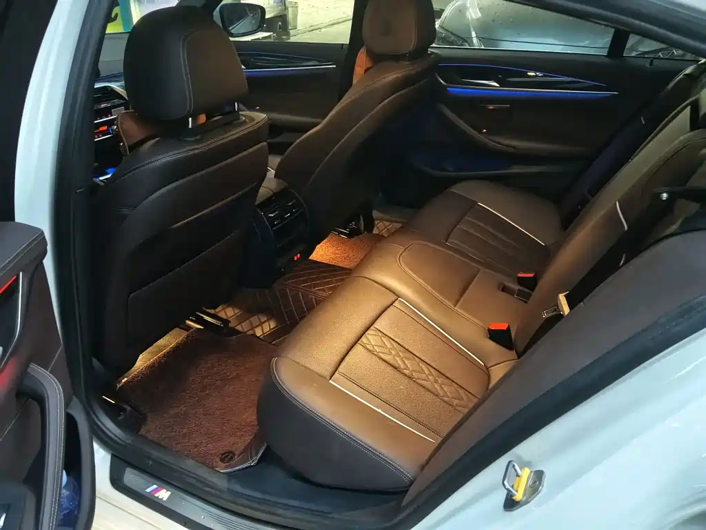 BMW 5 Series — миниатюра 4