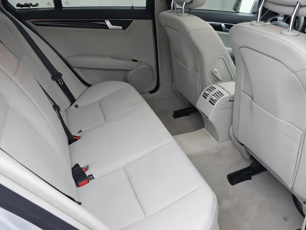 Mercedes-Benz C-Class — миниатюра 12