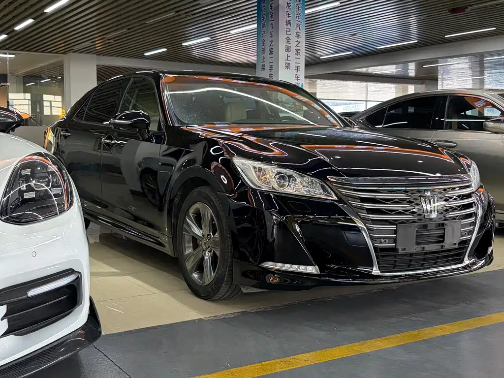 Toyota Crown 2.0T Fashion Edition, фото 3