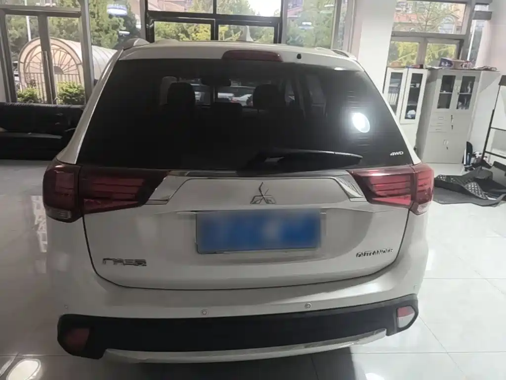 Mitsubishi Outlander — миниатюра 6