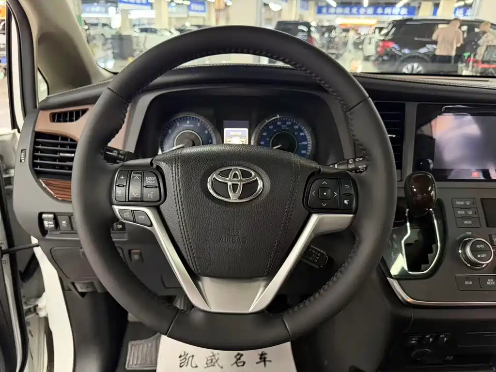 Toyota Sienna — миниатюра 12