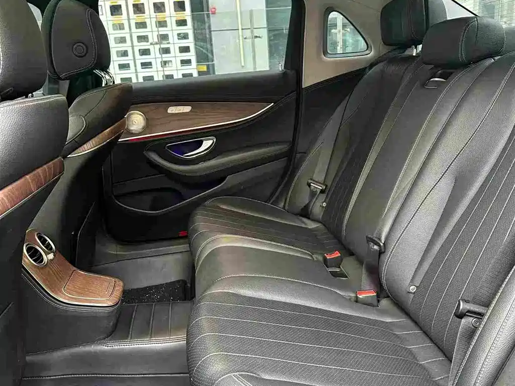 Mercedes-Benz E-Class — миниатюра 10