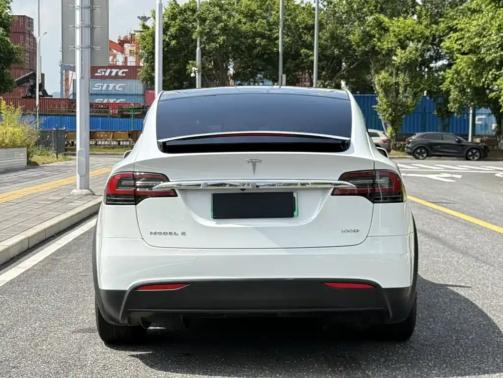 TESLA MODEL X